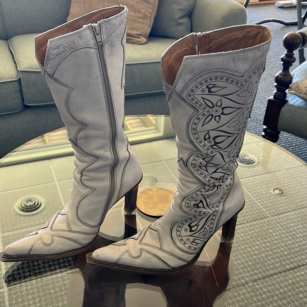 Destroy size 9 boot white